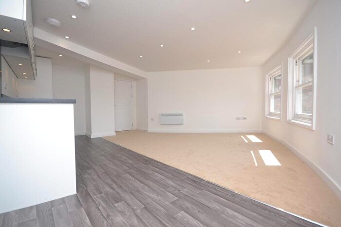 2 Bedroom Apartment To Rent In High Street, Reading, RG1