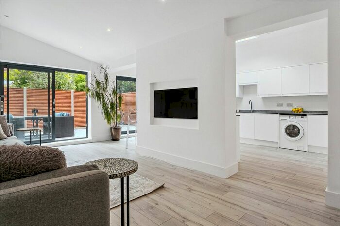 2 Bedroom Flat To Rent In Riverdale Gardens, Twickenham, TW1