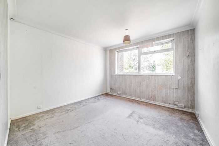 2 Bedroom Flat For Sale In Gateway Close, Northwood, HA6