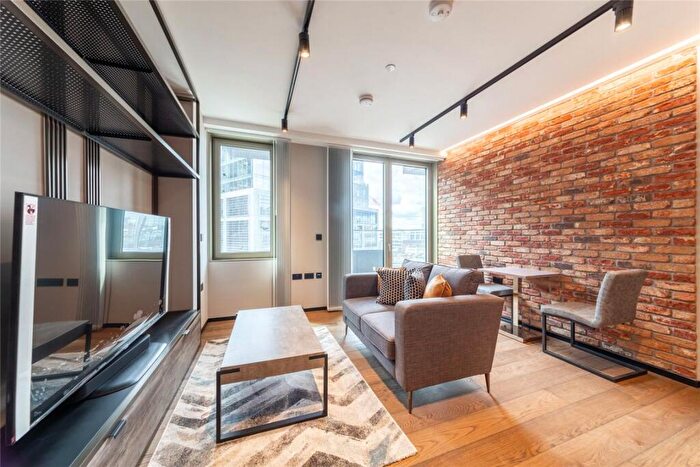 Flat To Rent In Hewett Street, Shoreditch, EC2A