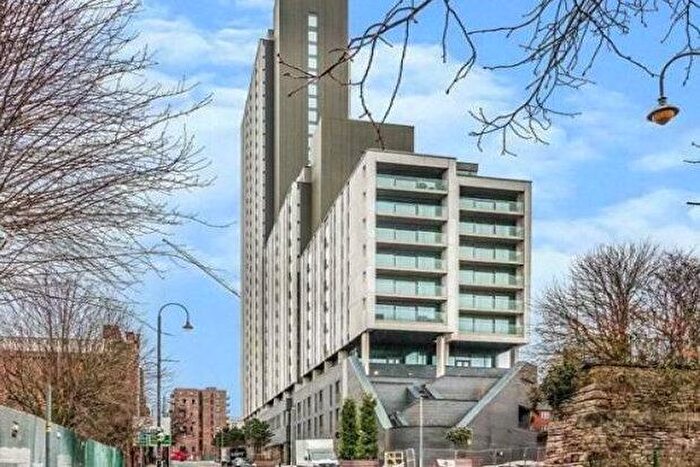 2 Bedroom Flat To Rent In Oxygen Tower, Manchester, M1