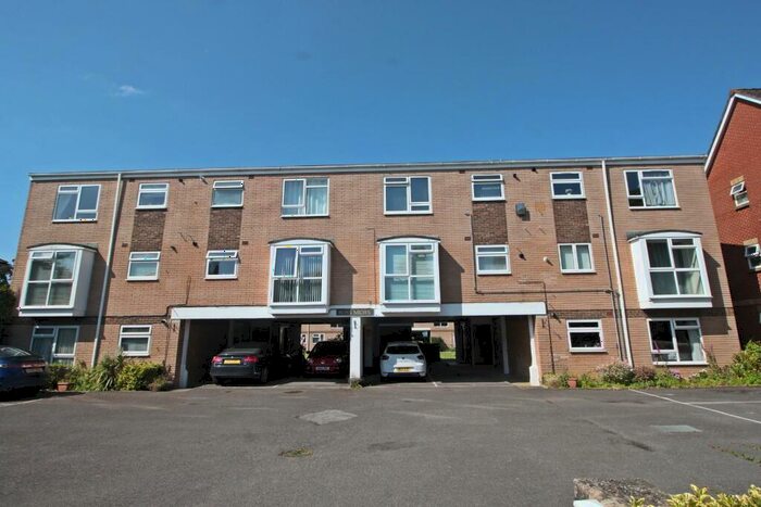 2 Bedroom Apartment To Rent In Victoria Road, Netley Abbey, Southampton, SO31