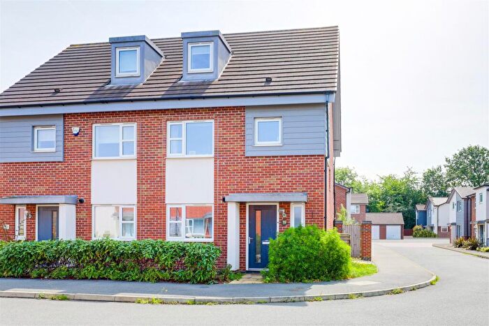 4 Bedroom Semi-Detached House For Sale In Autumn Way, Beeston, Nottinghamshire, NG9