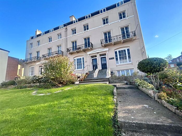 2 Bedroom Apartment For Sale In Lind Street, Ryde, PO33