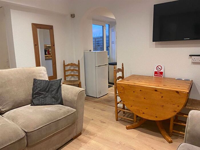 1 Bedroom Property To Rent In Longmeadow Way, Canterbury, CT2