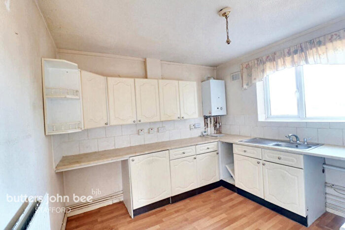 2 Bedroom Flat For Sale In Highfield Grove, Stafford, ST17