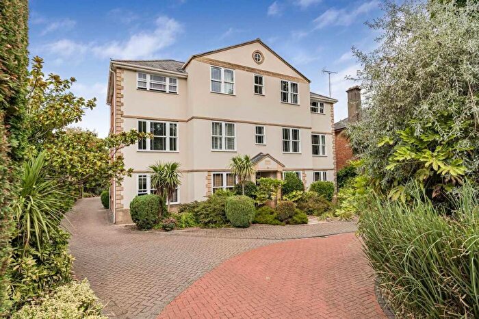 2 Bedroom Apartment For Sale In Remenham Hill, Remenham, Henley-On-Thames, RG9
