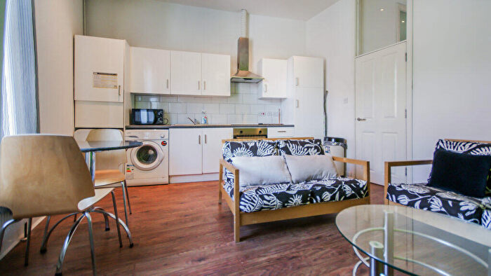 2 Bedroom Flat To Rent In A Bristol Road, Birmingham, Selly Oak, B29