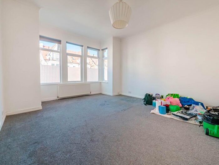 1 Bedroom Flat For Sale In Meteor Road, Westcliff-On-Sea, SS0