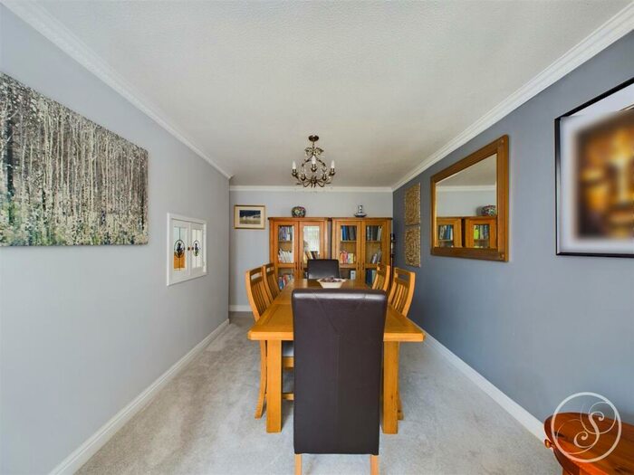 4 Bedroom Detached House For Sale In Spur Drive, Leeds, LS15
