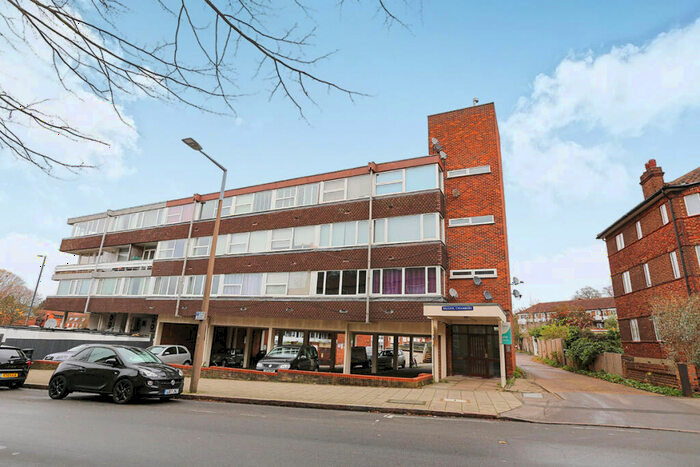 2 Bedroom Flat To Rent In Hollow Lane, Hitchin, Hertfordshire, SG4