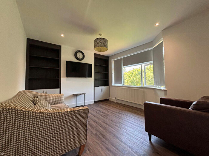 2 Bedroom Apartment To Rent In Blundell Road, Edgware, HA8
