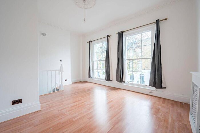 3 Bedroom Flat For Sale In Offord Road, Islington, London, N1