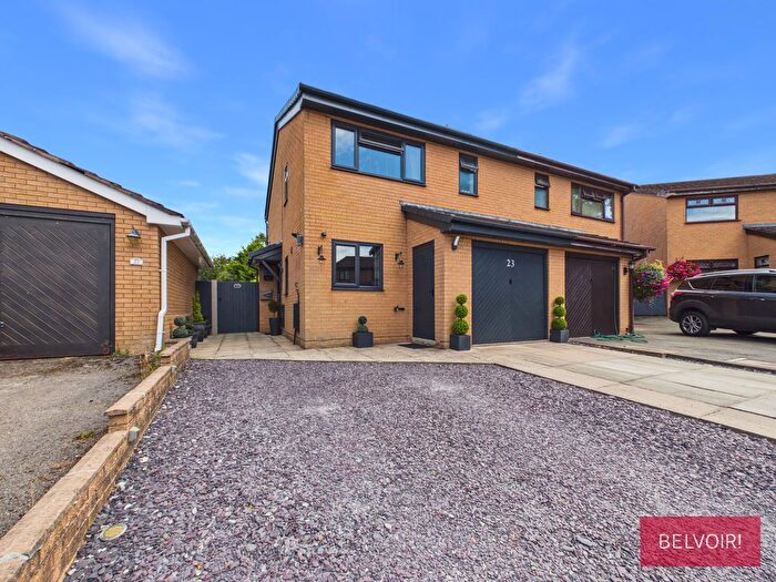 3 Bedroom Semi-Detached House For Sale In Shaftesbury Avenue, Gwersyllt, Wrexham, LL11