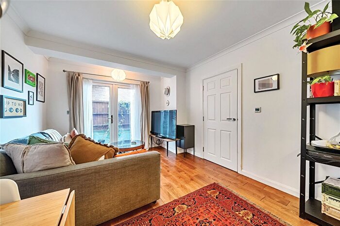 2 Bedroom Semi-Detached House For Sale In Aspen Mews, Penge, London, SE20