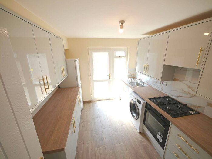 3 Bedroom End Of Terrace House To Rent In Drovers Way, Hatfield, AL10