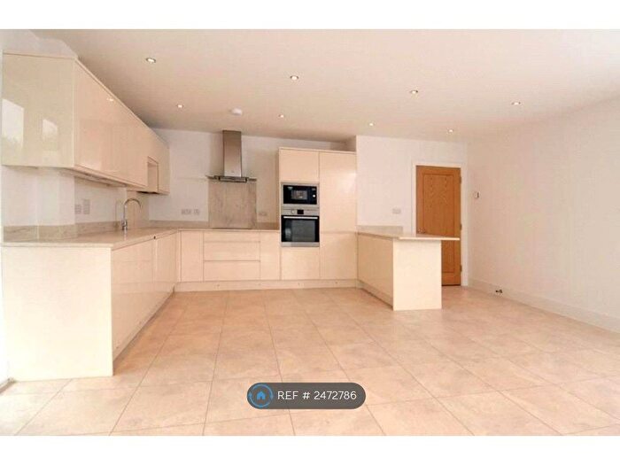 2 Bedroom Flat To Rent In Mount Harry Road, Sevenoaks, TN13