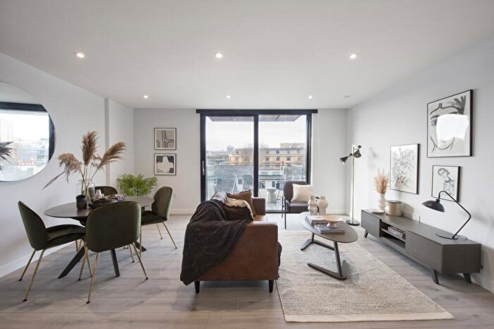 2 Bedroom Flat To Rent In The Courtyard Circus Street, BN2