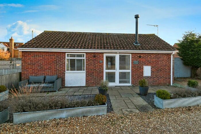 1 Bedroom Detached Bungalow For Sale In The Cedars, Snettisham, King's Lynn, PE31