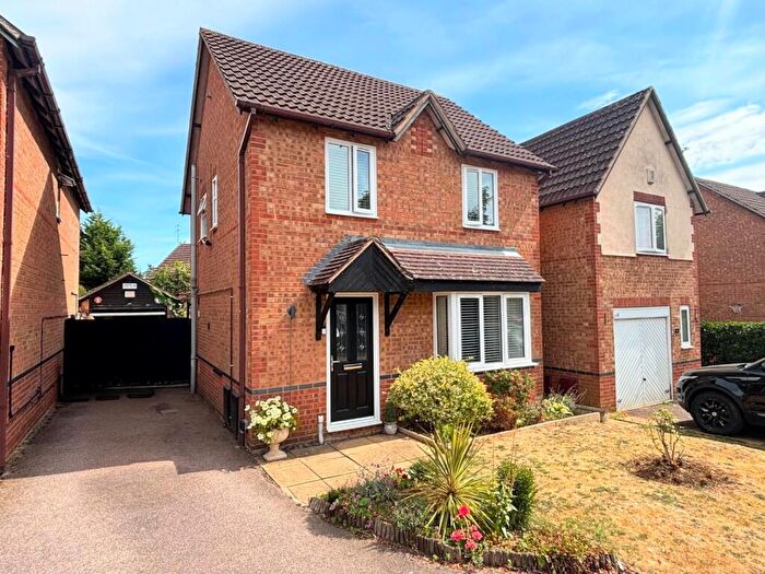 3 Bedroom Detached House For Sale In Lindisfarne Way, East Hunsbury, Northampton, NN4