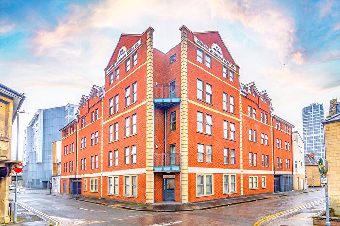 2 Bedroom Flat To Rent In Harding Street, Swindon, Wiltshire, SN1