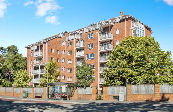 2 Bedroom Flat For Sale In Christchurch Road, Bournemouth, Dorset, BH1