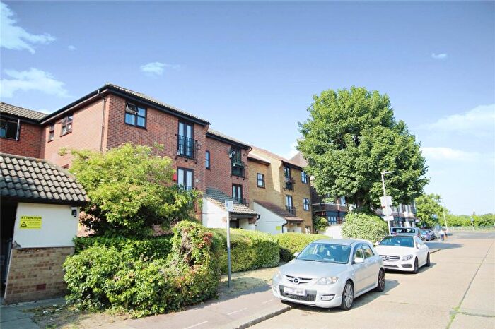 1 Bedroom Apartment To Rent In Shafter Road, Dagenham, RM10