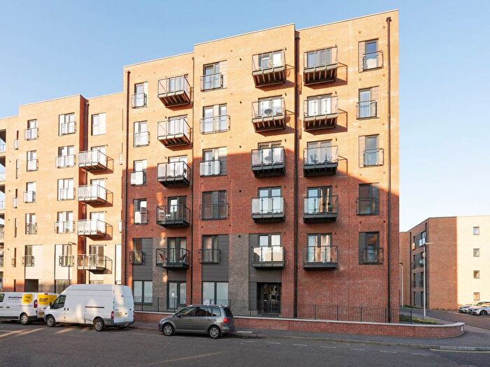 2 Bedroom Flat To Rent In Victoria Quay, Leith, Edinburgh, EH6