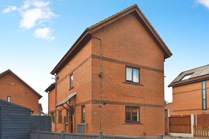 4 Bedroom Detached House For Sale In Khasiaberry, Walnut Tree, Milton Keynes, MK7