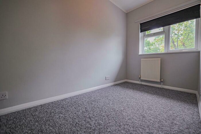 3 Bedroom Flat To Rent In Long Chaulden, Hemel Hempstead, HP1
