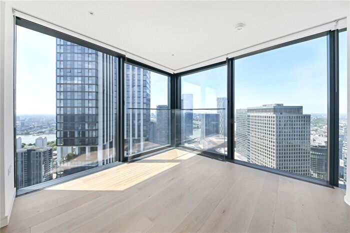 2 Bedroom Flat To Rent In Hampton Tower, London, E14