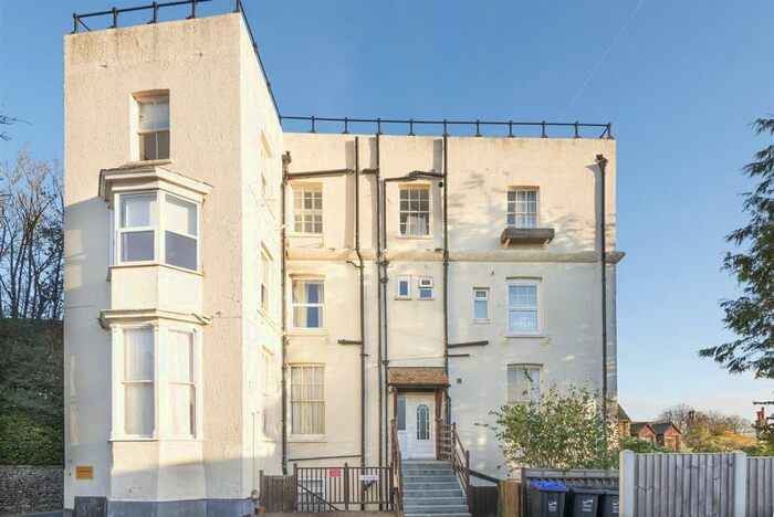 2 Bedroom Flat To Rent In Crow Hill, Broadstairs, CT10