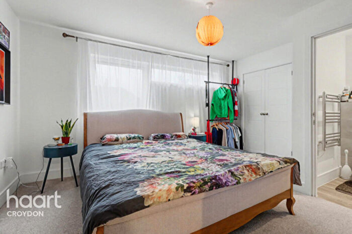 2 Bedroom End Of Terrace House For Sale In Addington Road, South Croydon, CR2