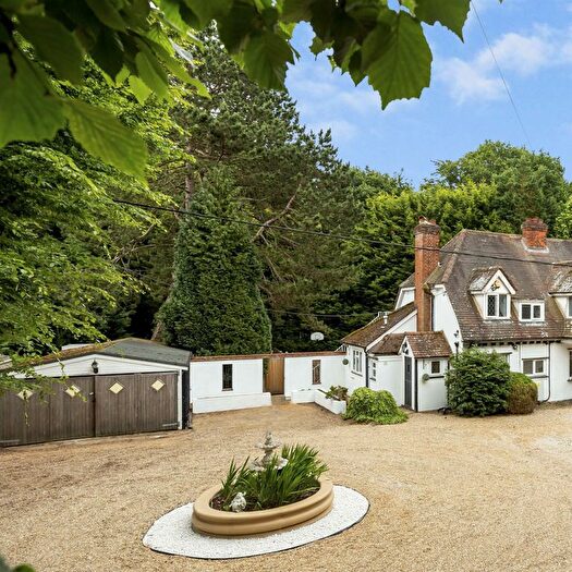 8 Bedroom Detached House To Rent In Darby Drive, Welwyn, AL6