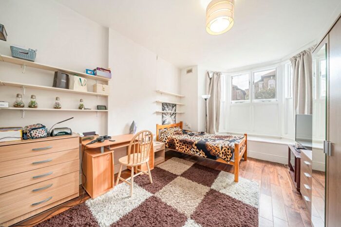 1 Bedroom Flat For Sale In Charlton Church Lane, Charlton, SE7