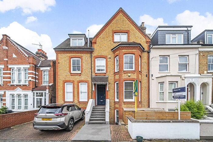 2 Bedroom Flat To Rent In Vant Road, Tooting, London, SW17