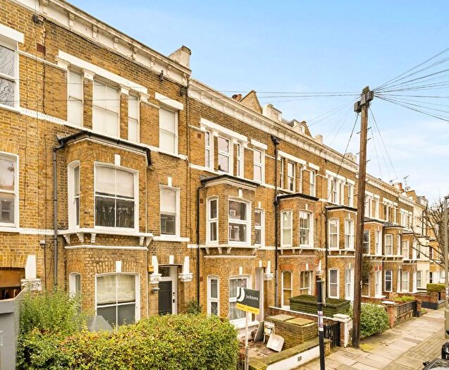 2 Bedroom Flat For Sale In Rush Hill Road, London, SW11