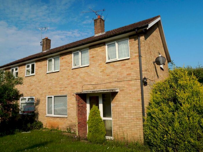 3 Bedroom Semi-Detached House To Rent In Harwood Hill, Welwyn Garden City, AL8