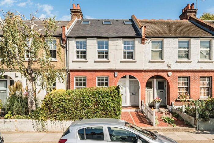 2 Bedroom Flat For Sale In Oakmead Road, Balham, SW12