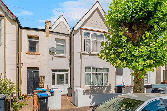 2 Bedroom Flat For Sale In Southdown Road, West Wimbledon, SW20