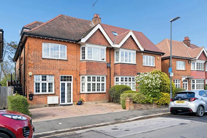 3 Bedroom Maisonette For Sale In West End Avenue, Pinner, HA5
