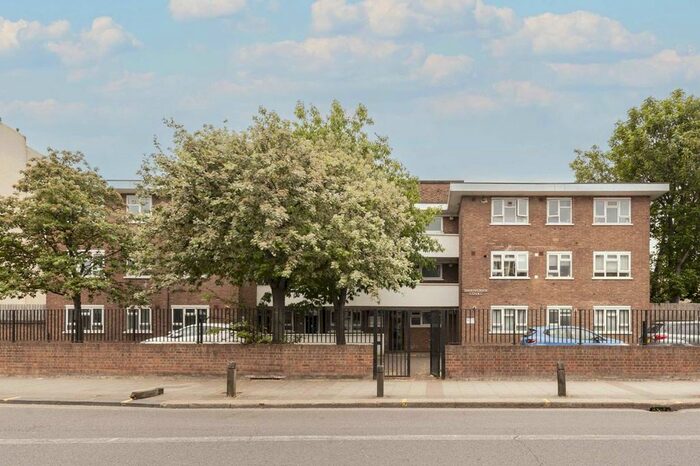 2 Bedroom Flat To Rent In Garratt Lane, London, SW17