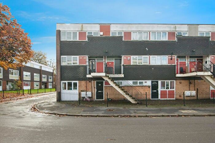 2 Bedroom Maisonette For Sale In Fisher Street, Great Bridge, Tipton, DY4