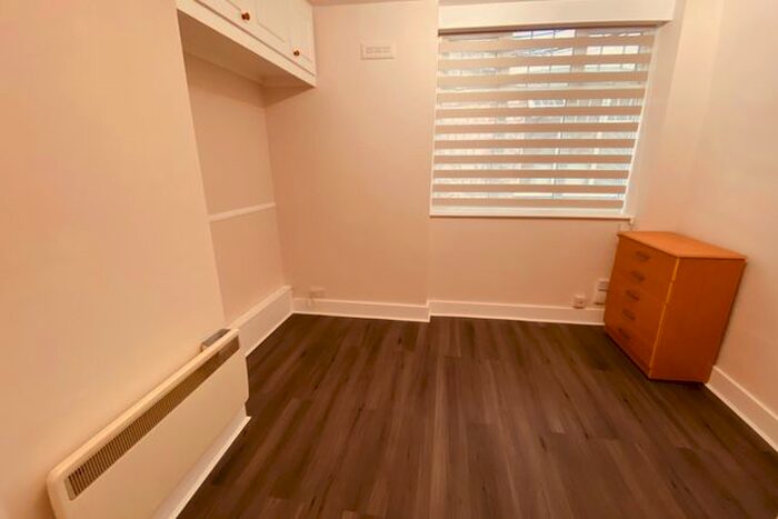 Studio To Rent In Queens Avenue, London, N10