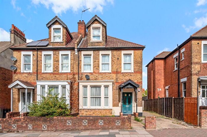 2 Bedroom Duplex For Sale In St Pauls Avenue, London, NW2