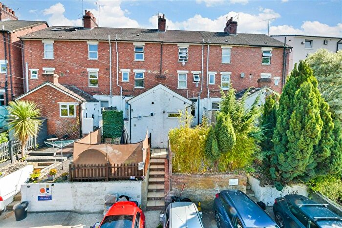 1 Bedroom Maisonette For Sale In Farningham Road, Caterham, Surrey, CR3
