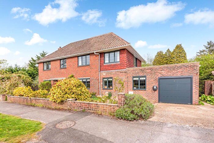 4 Bedroom Detached House For Sale In Barnfield Road, Petersfield, Hampshire, GU31