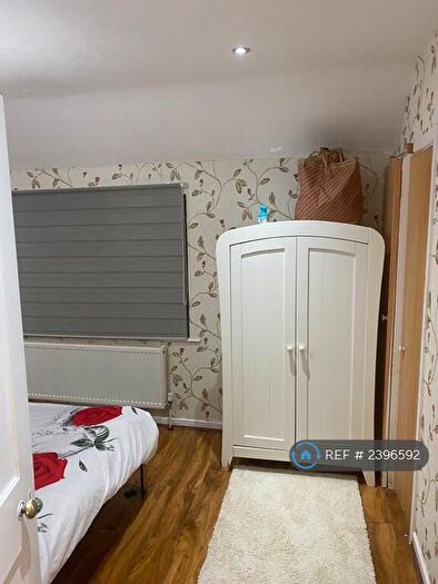 3 Bedroom Semi-Detached House To Rent In Waters Road, Kingston, KT1