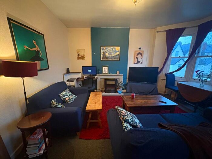 2 Bedroom Apartment To Rent In Kelvin Road, Cardiff, CF23