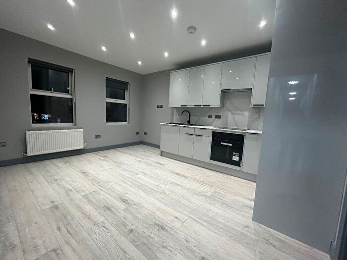 1 Bedroom Flat To Rent In Upper Green West, Mitcham, CR4